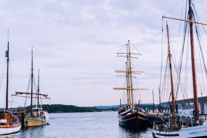 Bo i båten
