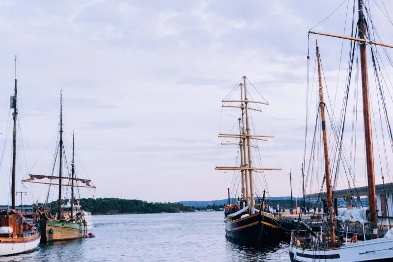 Bo i båten